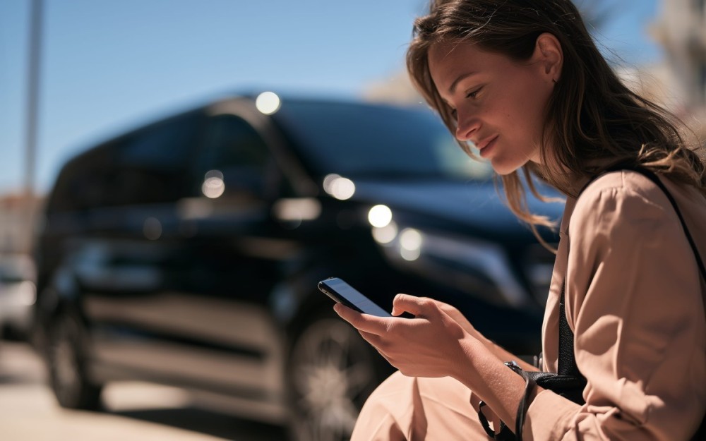 Réservation d'un VTC à La Ciotat en ligne sur smartphone